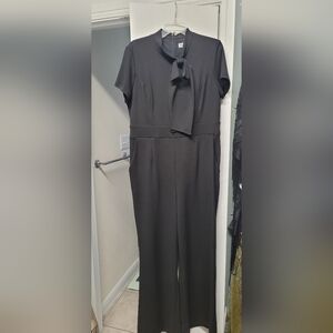 Shelby & Palmer Jumpsuit black tie at neck with pockets